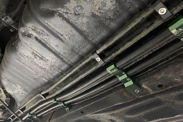 Radium Hose Separator Clamp, 2-Way Threaded