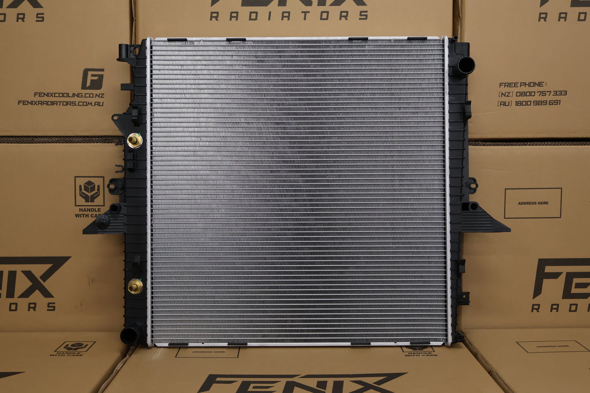 Landrover Discovery 3 Petrol Radiator (JUL/2004 - SEP/2009) — LAN1059-PA32A — manufacturer main image