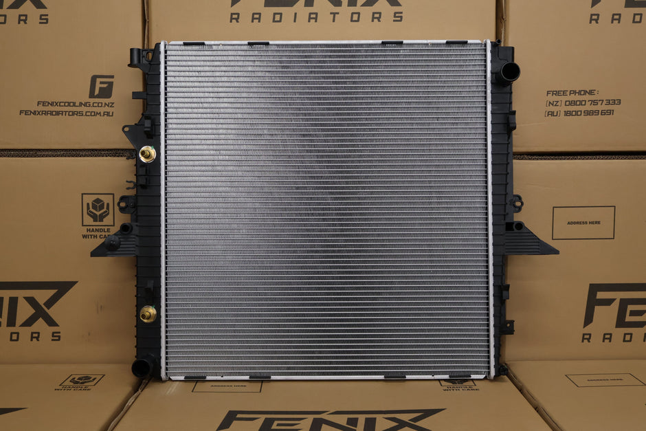 Landrover Discovery 3 Petrol Radiator (JUL/2004 - SEP/2009) — LAN1059-PA32A — manufacturer main image