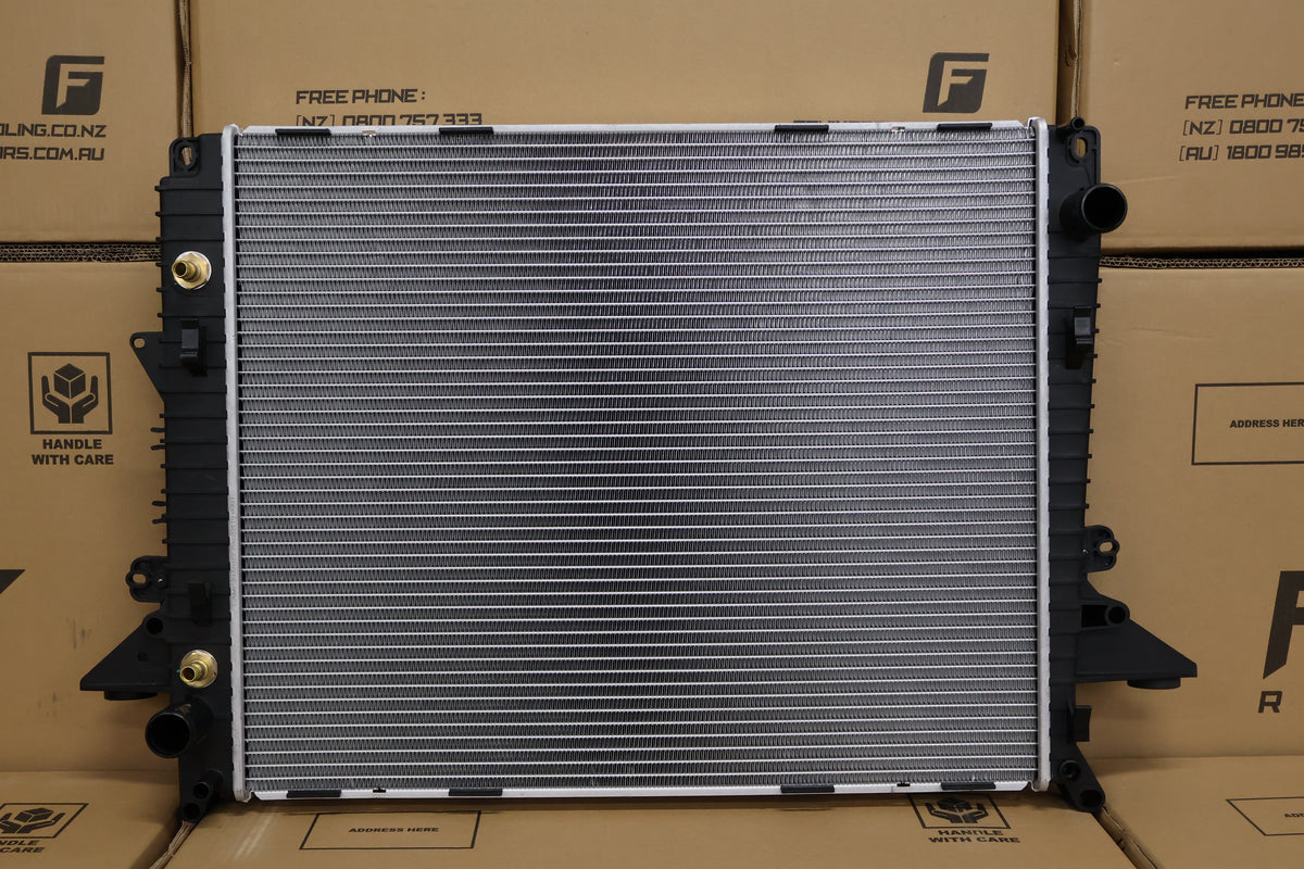 Landrover Discovery 4 2.7l 6cyl Diesel Radiator (SEP/2009 - NOV/2012) — LAN1060-PA42A — manufacturer main image