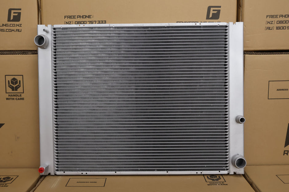 Land Rover Range Rover 3 3.0L 6cyl Diesel Radiator (MAR/2002 - AUG/2012) — LAN7016-PA40AM — manufacturer main image