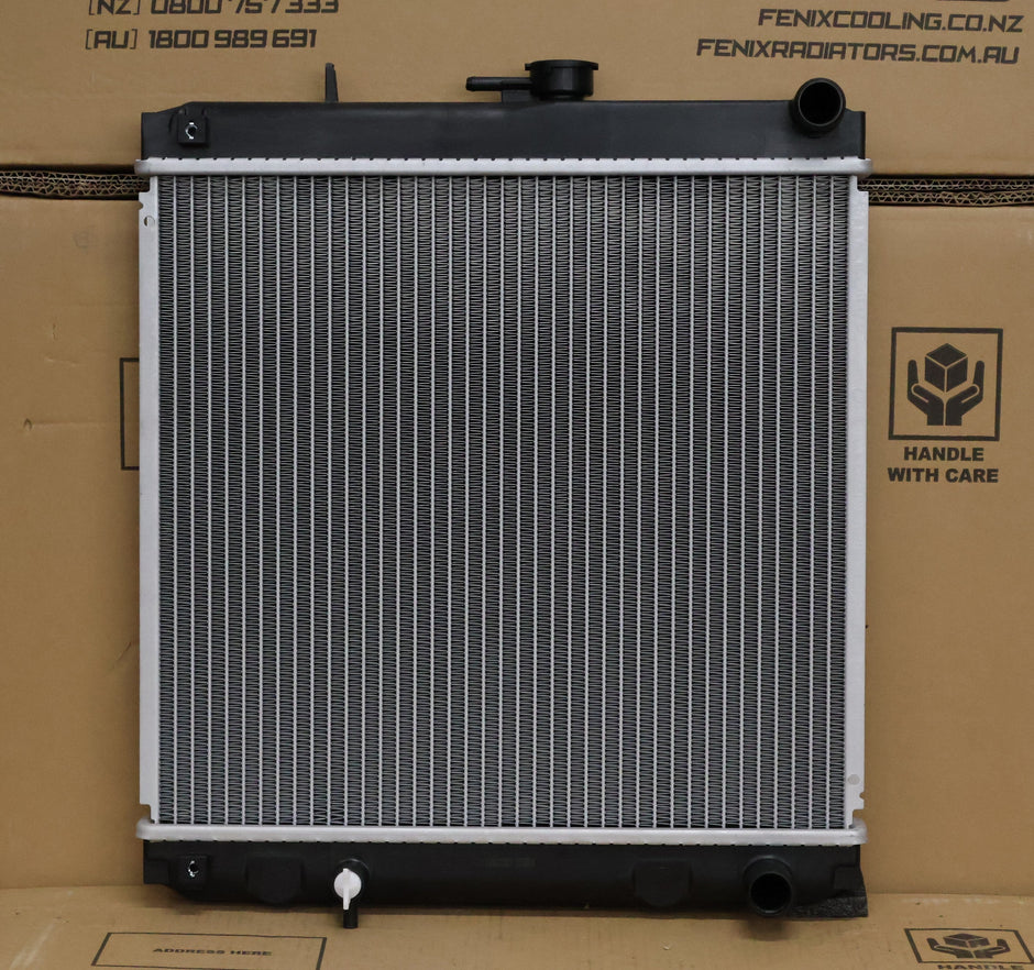 Suzuki Sierra 1.3 4cyl Radiator (1996 - 2000) — SUZ1275-PA32M — manufacturer main image