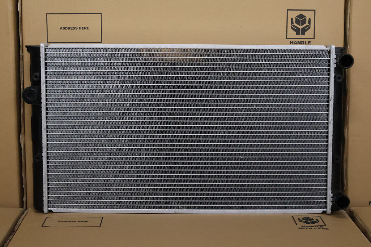 Volkswagen Vento 2.0L Petrol Radiator (1995 - SEP/1998) — VW2035-PA32AM — manufacturer main image
