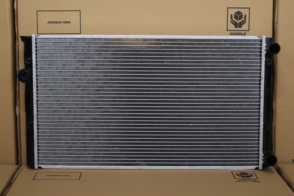 Volkswagen Vento 2.0L Petrol Radiator (1995 - SEP/1998) — VW2035-PA32AM — manufacturer main image